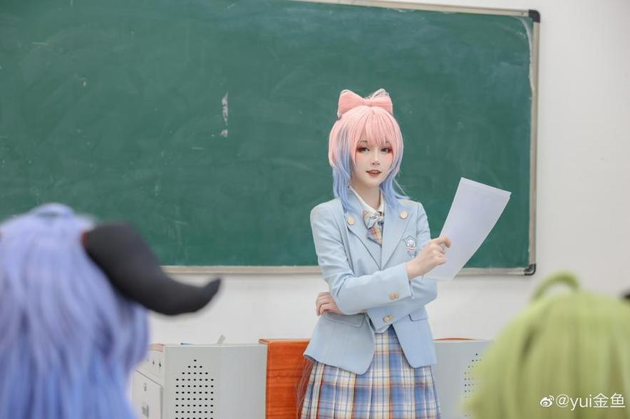 Yui金鱼微博：今天分享一个原图，欢迎大家用来做二次创作~