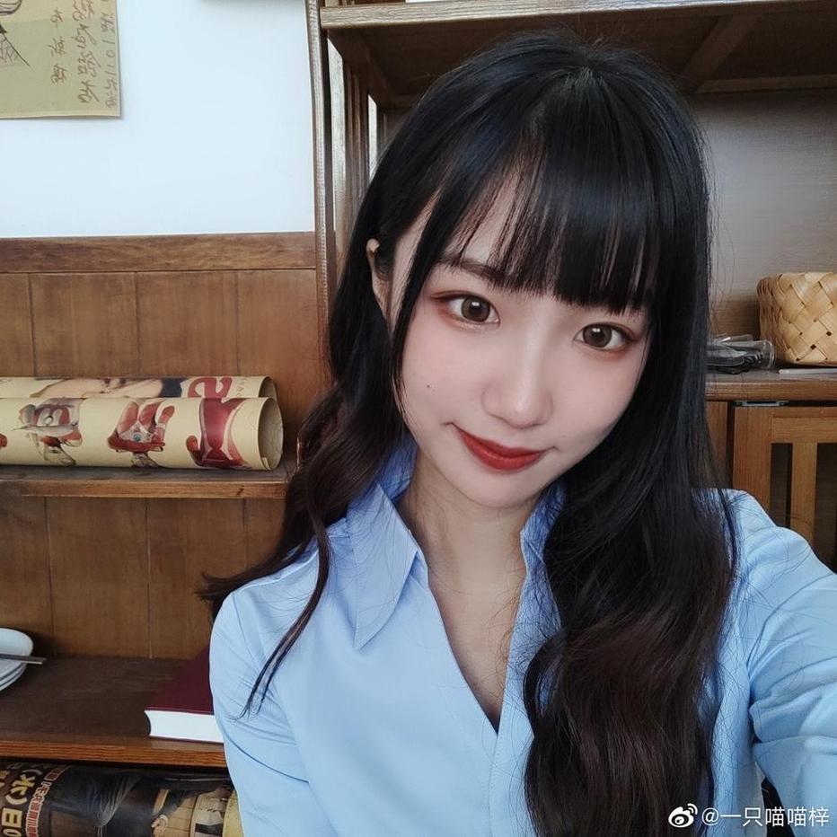 完美定制：一只喵喵梓原名的摄影作品，专属你的美丽