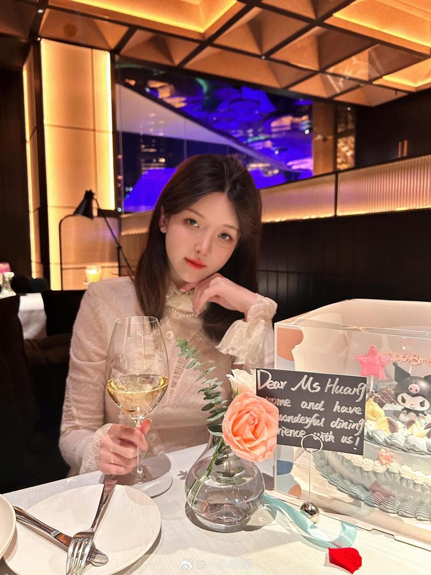 一小央泽cos白俢女：精心选择的合集，满足你对美的追求