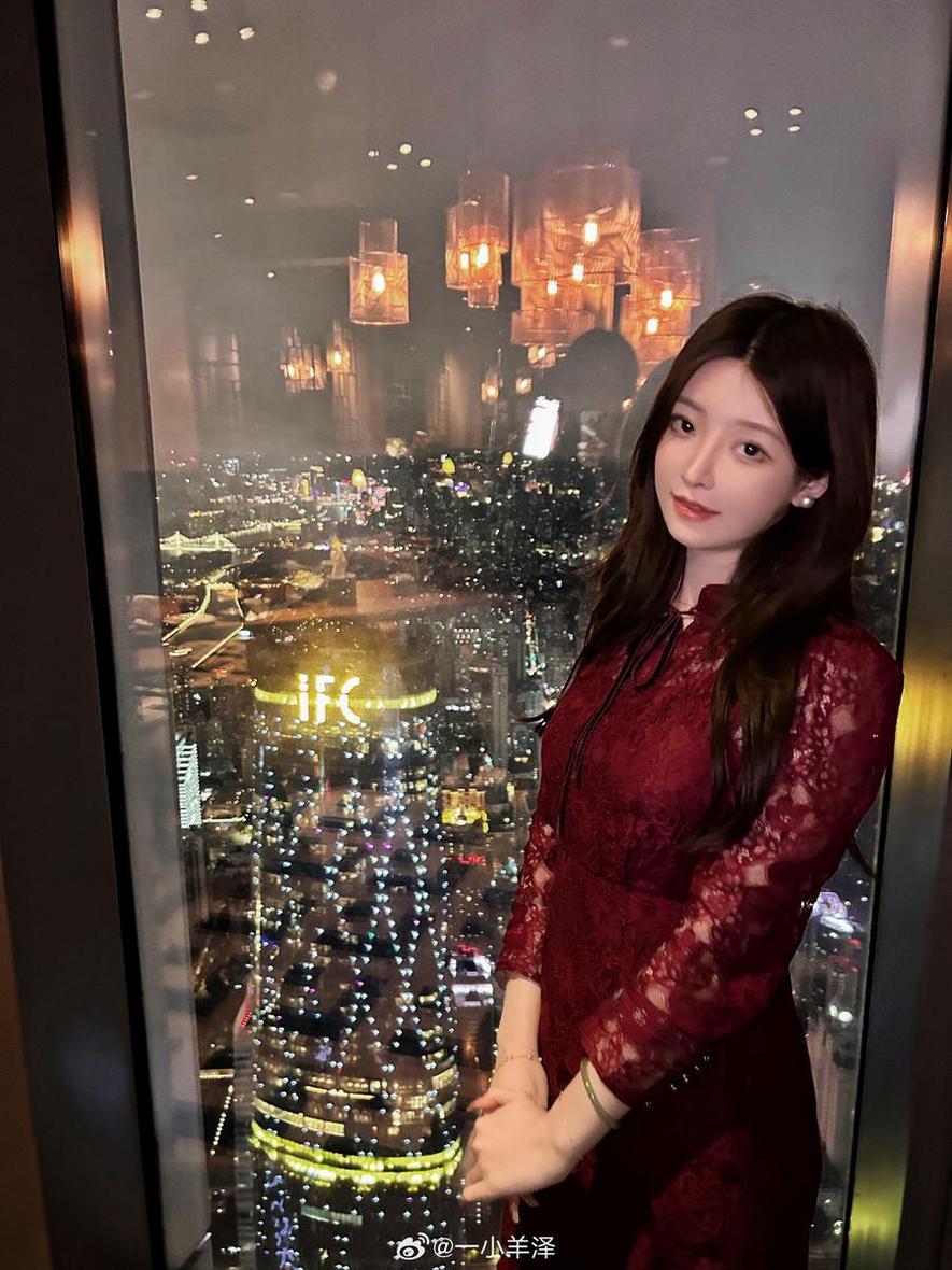 素描之作：一小央泽黑历史照片的灰调体现