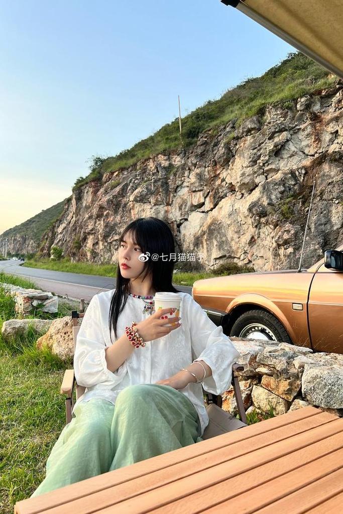 原汁原味的七月喵子壁纸项圈铃铛作品，点亮你的美好