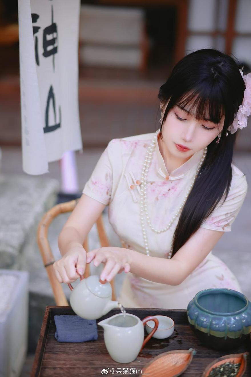 靓丽如画的不呆猫cos奶油少女美图今日更新