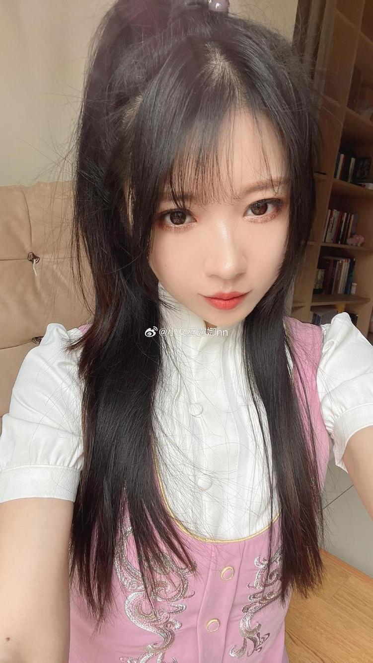 小女巫露娜空姐的秘密：令人心动的cos精选，快来感受吧