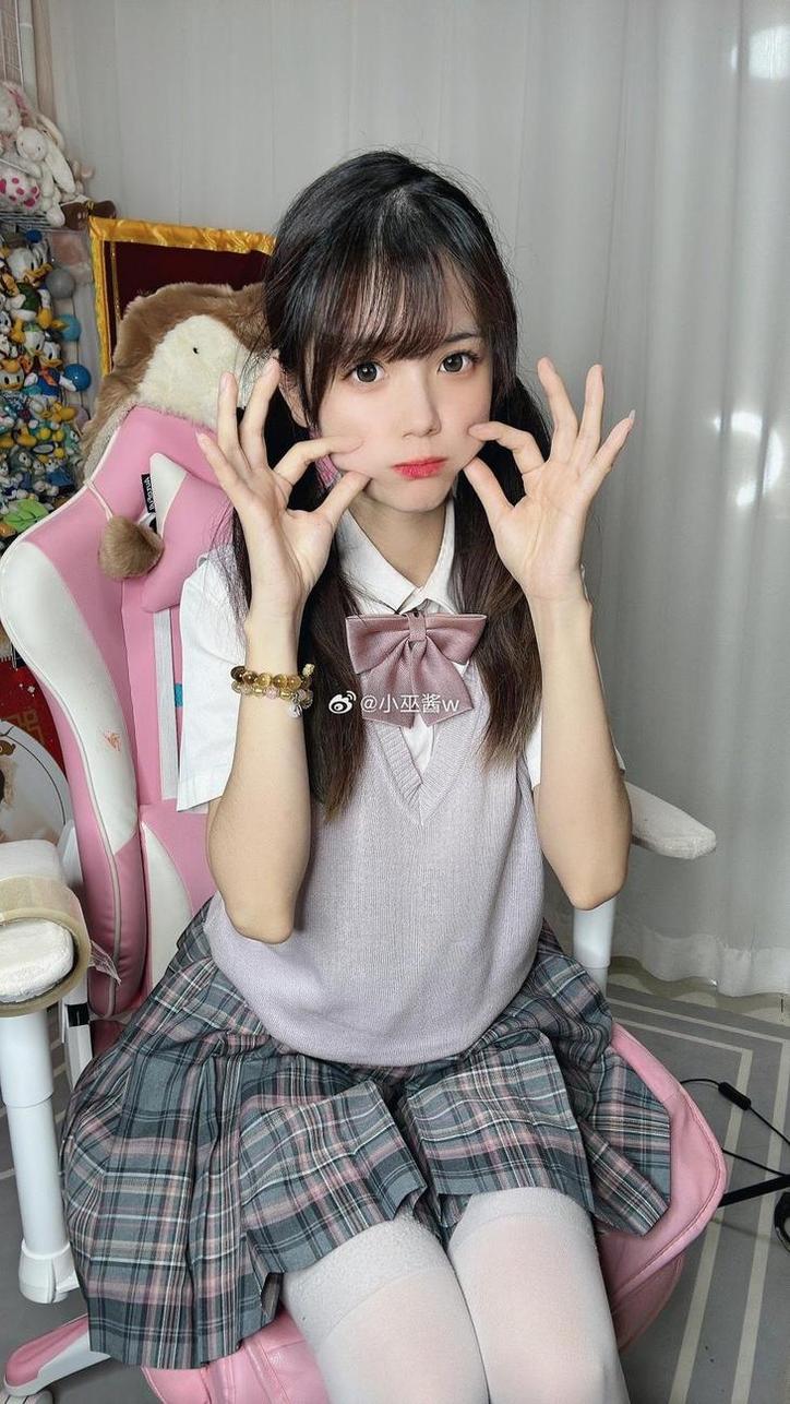 小巫酱w个人资料原图放送，眼前这超美画面你能承受吗？