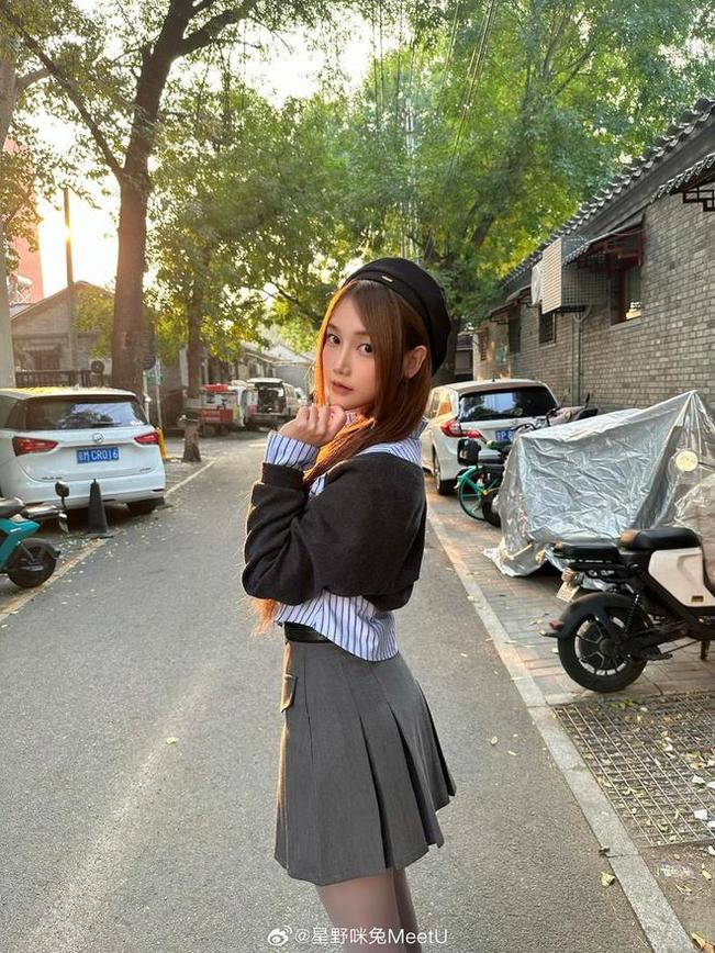 轻奢时尚美女，星野咪兔cos作品全网最强