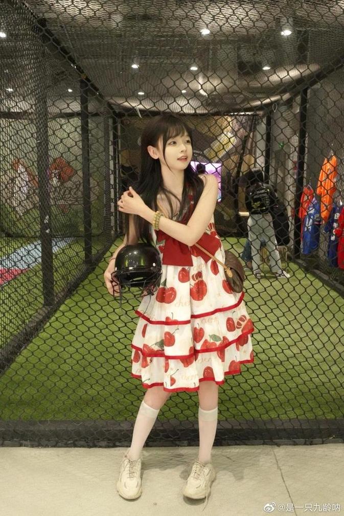 花式转身，是一只九龄资料的高清图片集。