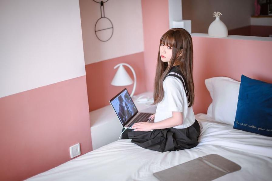 是青水u2ku的原图合集：以纯白为主题的画面创作