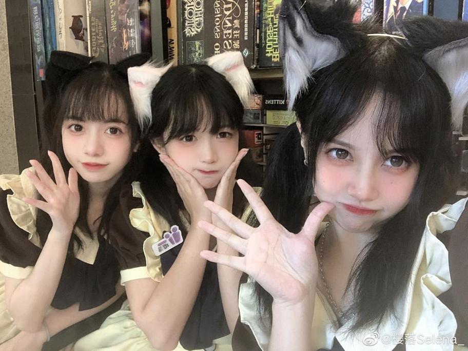 樱花飘落的那一刻：樱落酱w大凤的照片赏析体验。