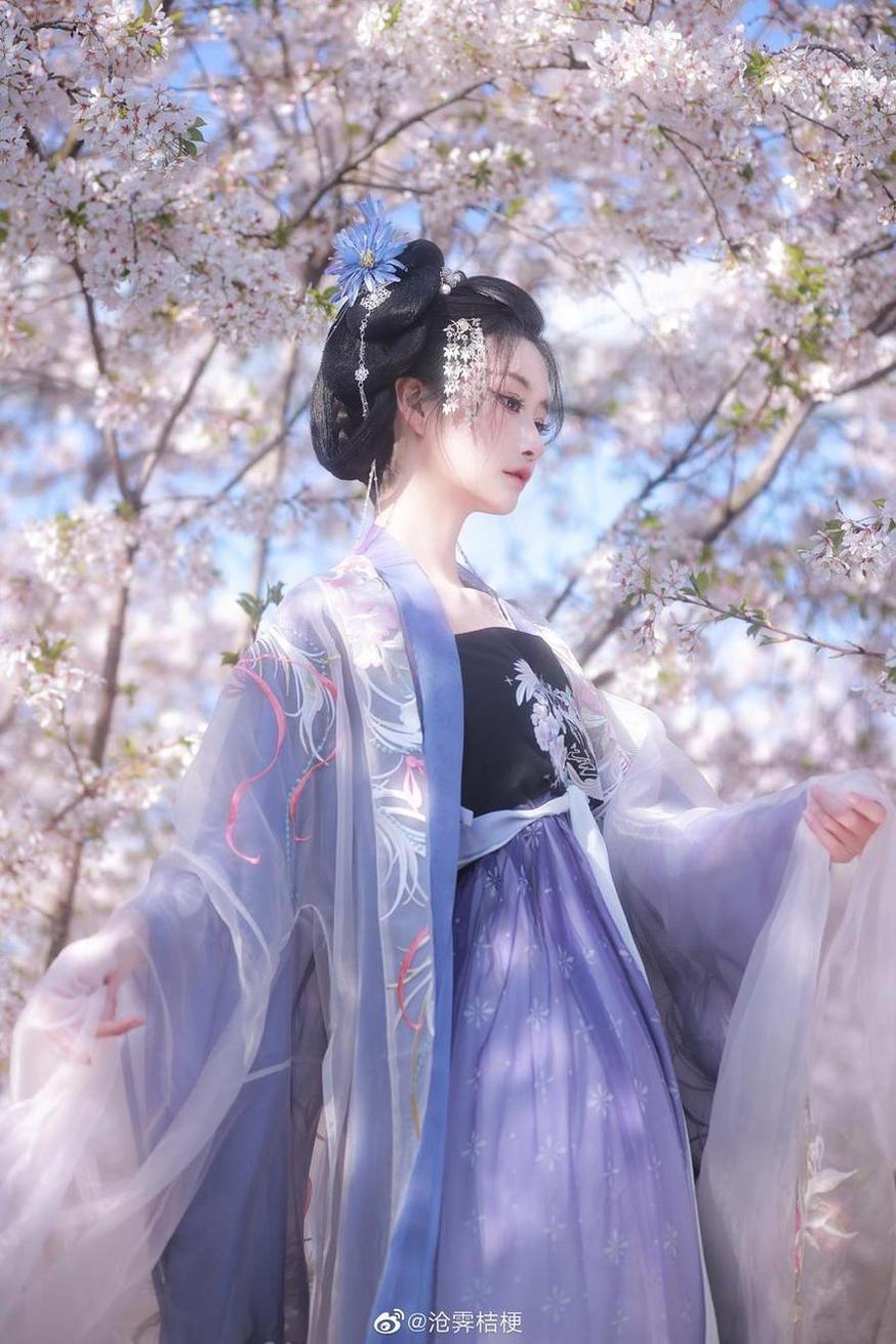 沧霁桔梗个人介绍：她的cos作品集已经成为我心中最强大的神器