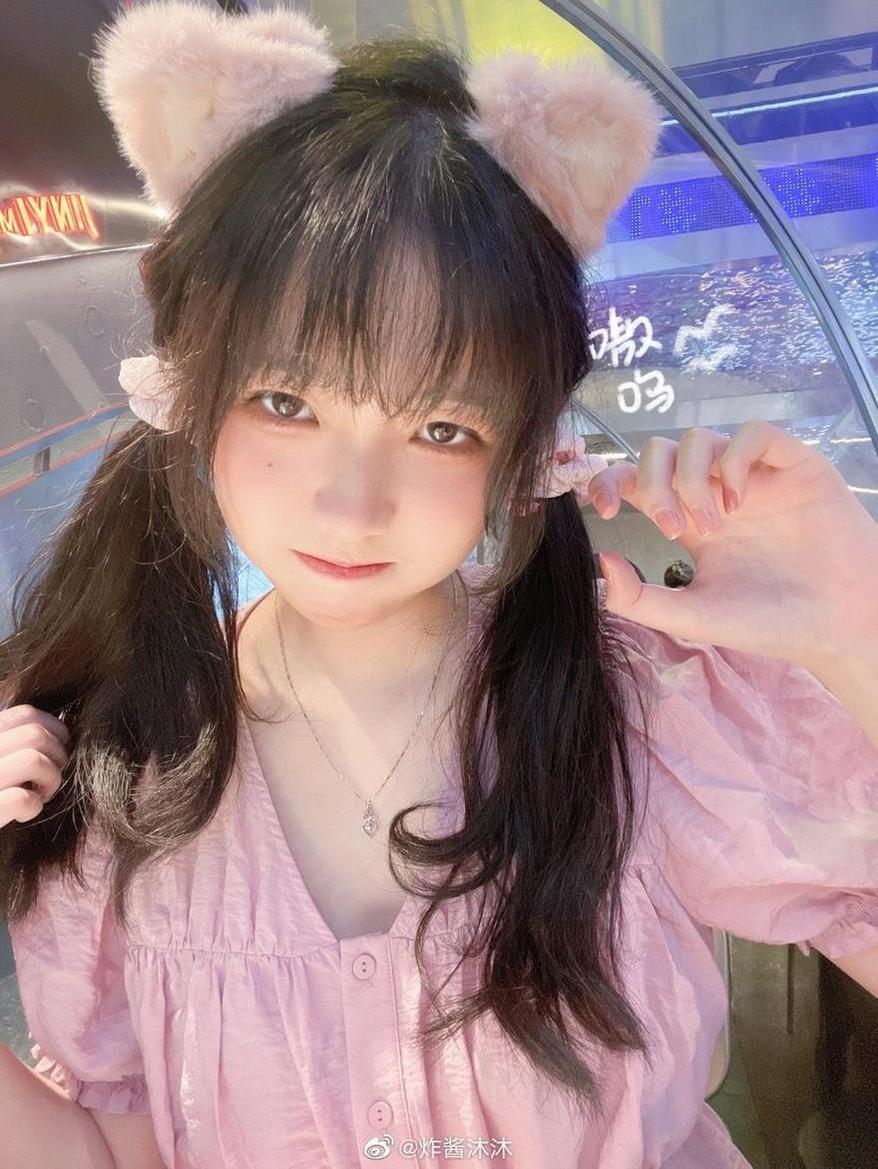 炸酱沐沐 炸酱沐沐coser近期更新了一批精美的照片,每一张都像一幅艺术品,欣赏不尽