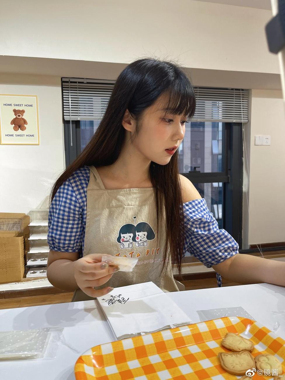 镜酱cos鬼刀照片，诠释黑暗系美学的瑰丽之作