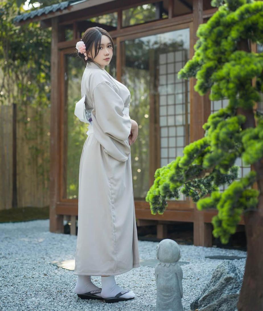 麻花麻花酱COS免费观看：别样美妆作品全收录